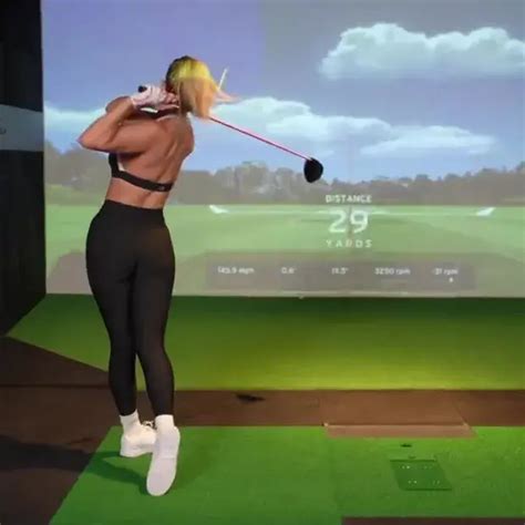 Paige Spiranac Serves Beer in Lacy Lingerie Among Other。